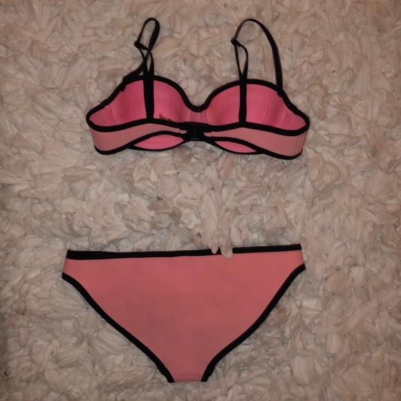 TRIANGL discontinued 2-piece bikini swimsuit - Picture 2 of 2